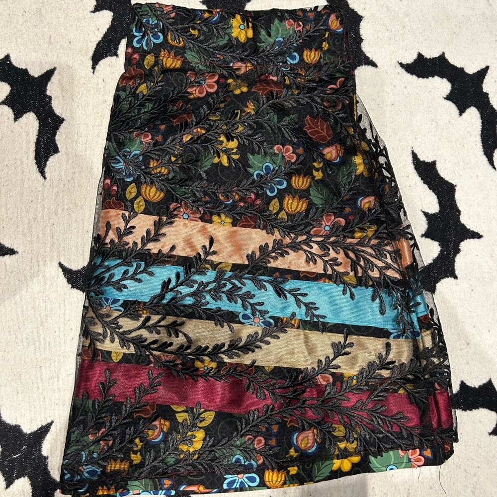 Floral Embroidered Women's Skirt - Multicolor